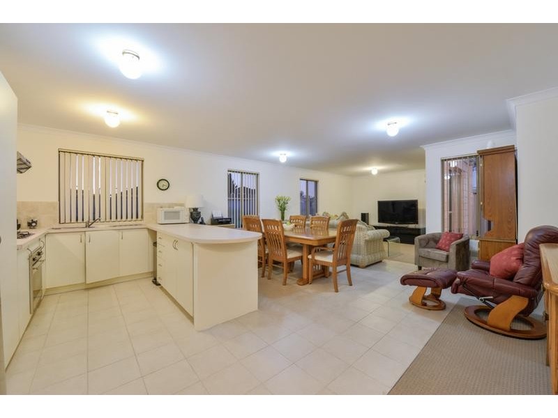 6/128 Wharf Street, Cannington WA 6107