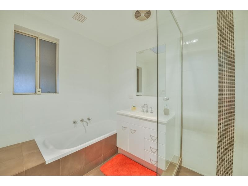 4 Bagoda Street, Queens Park WA 6107