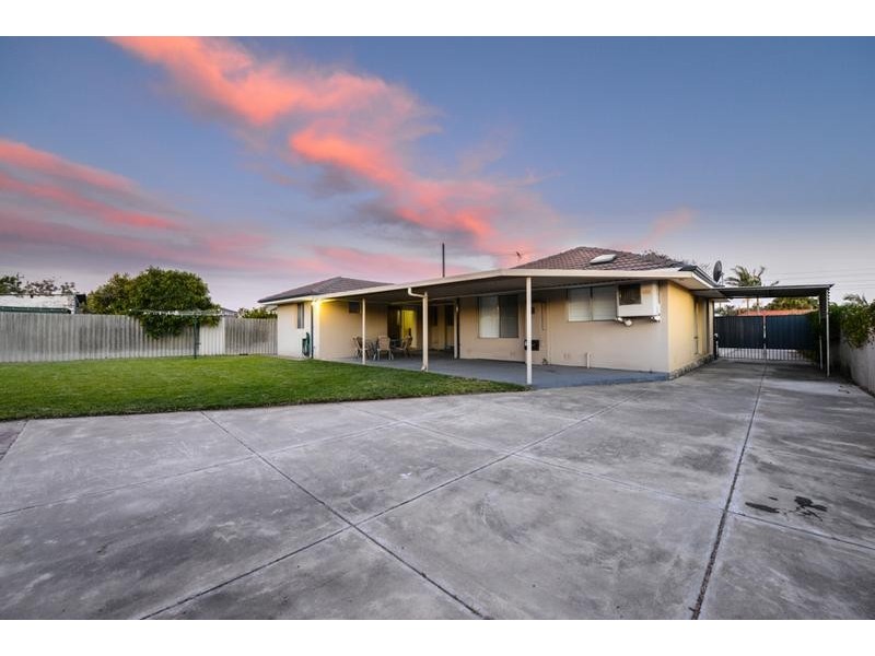 4 Bagoda Street, Queens Park WA 6107