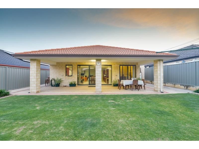 7 Retchford Way, Queens Park WA 6107