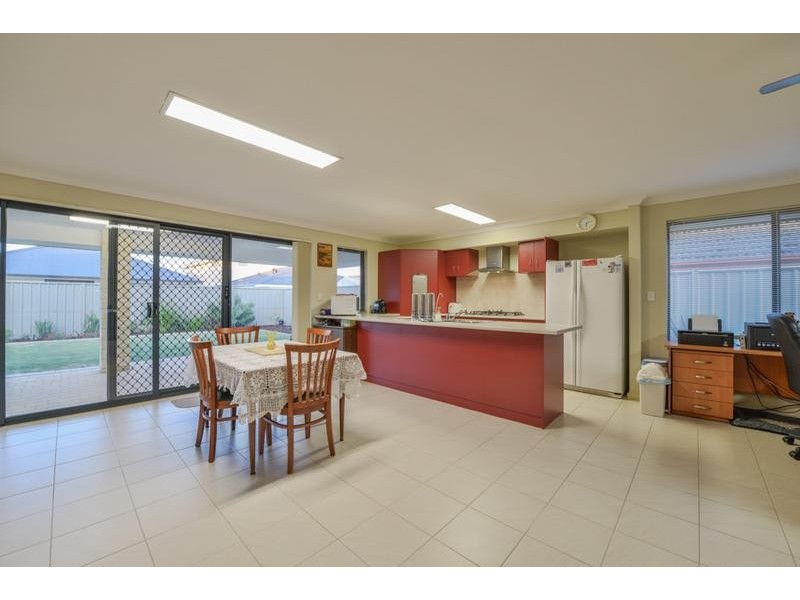 7 Retchford Way, Queens Park WA 6107