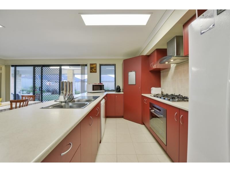 7 Retchford Way, Queens Park WA 6107