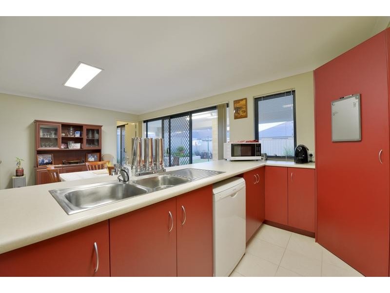 7 Retchford Way, Queens Park WA 6107