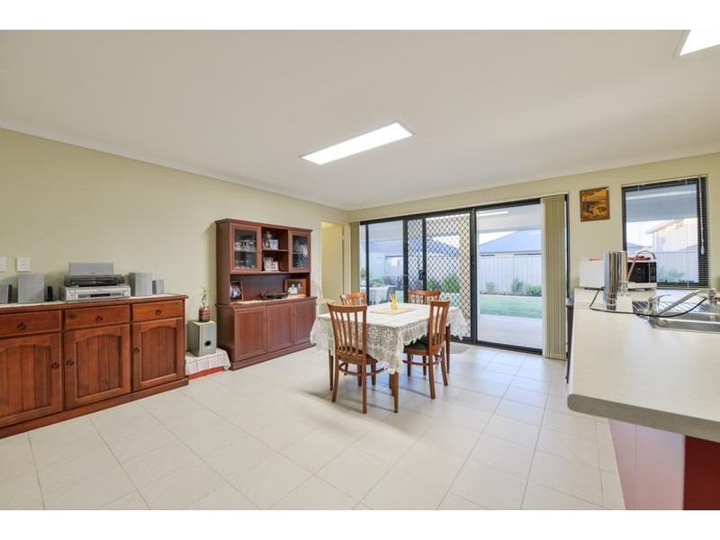 7 Retchford Way, Queens Park WA 6107