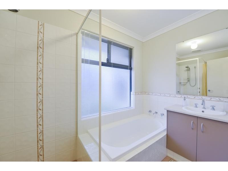 7 Retchford Way, Queens Park WA 6107