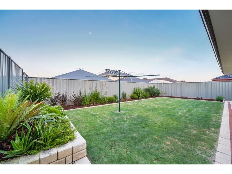 7 Retchford Way, Queens Park WA 6107