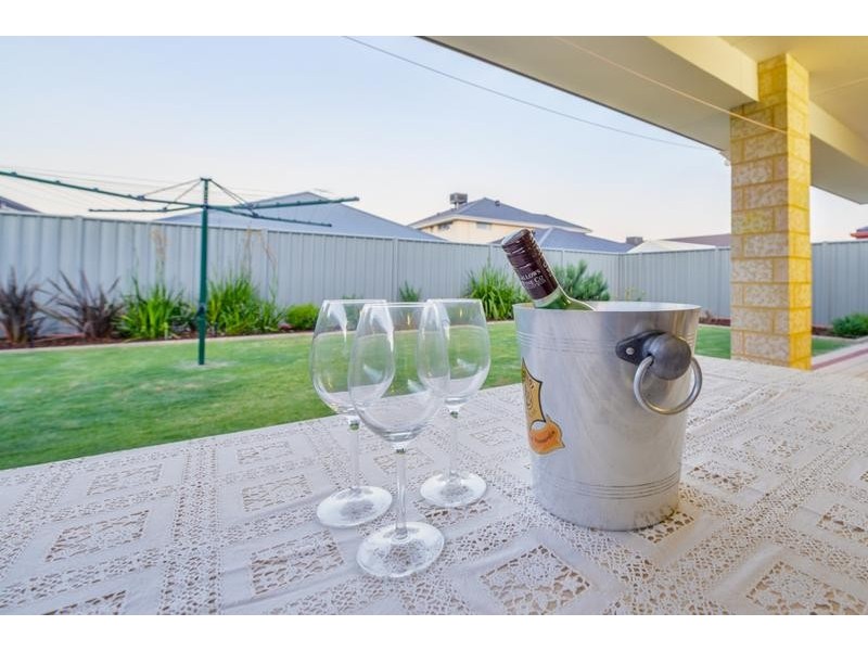 7 Retchford Way, Queens Park WA 6107