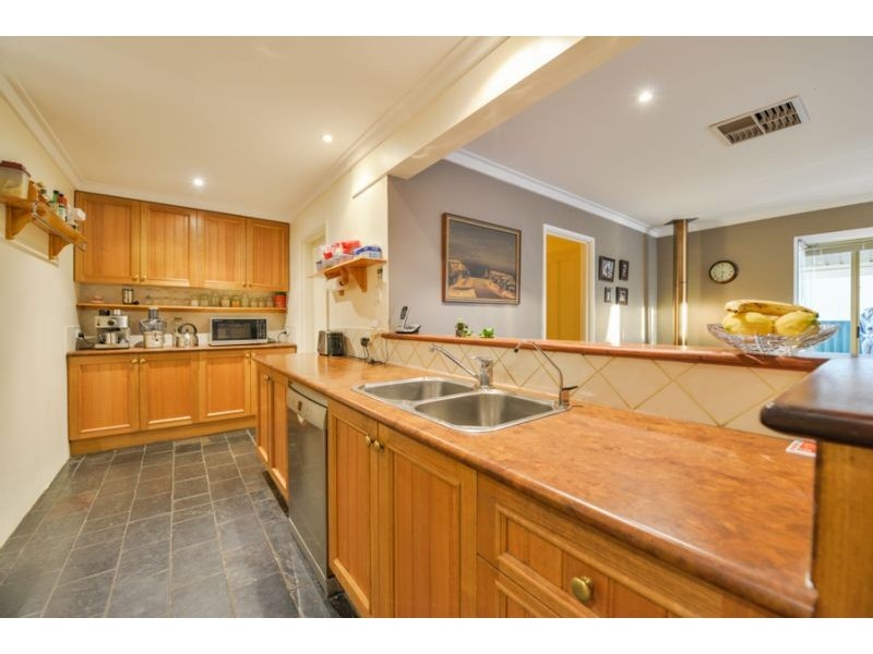 16 Kettering Way, Huntingdale WA 6110