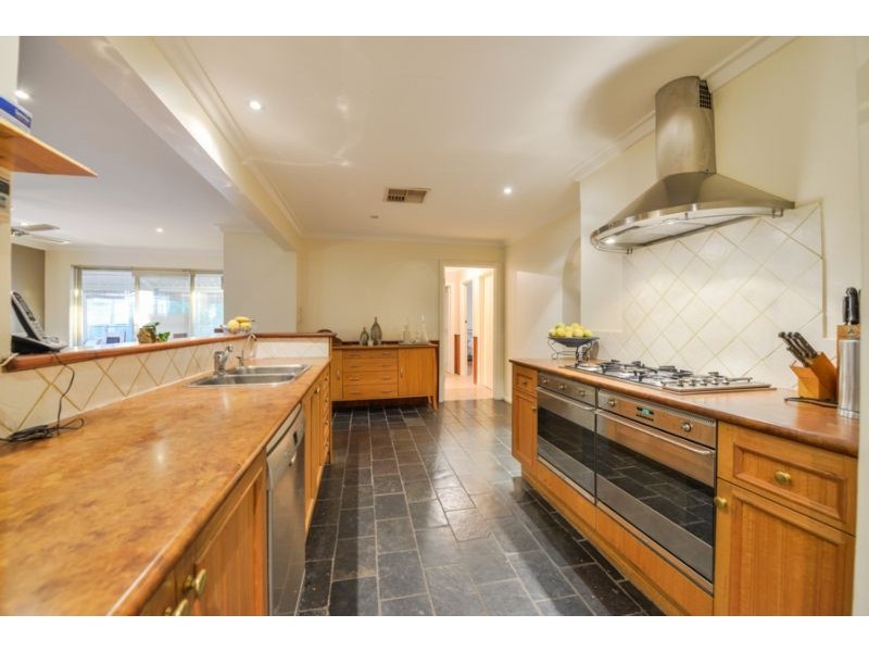 16 Kettering Way, Huntingdale WA 6110