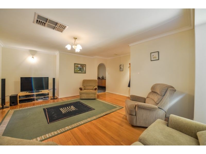 16 Kettering Way, Huntingdale WA 6110