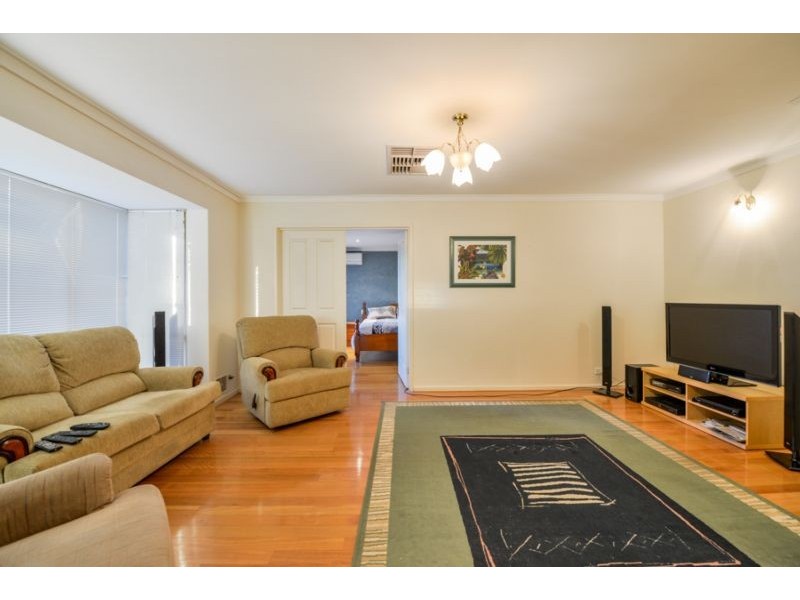 16 Kettering Way, Huntingdale WA 6110