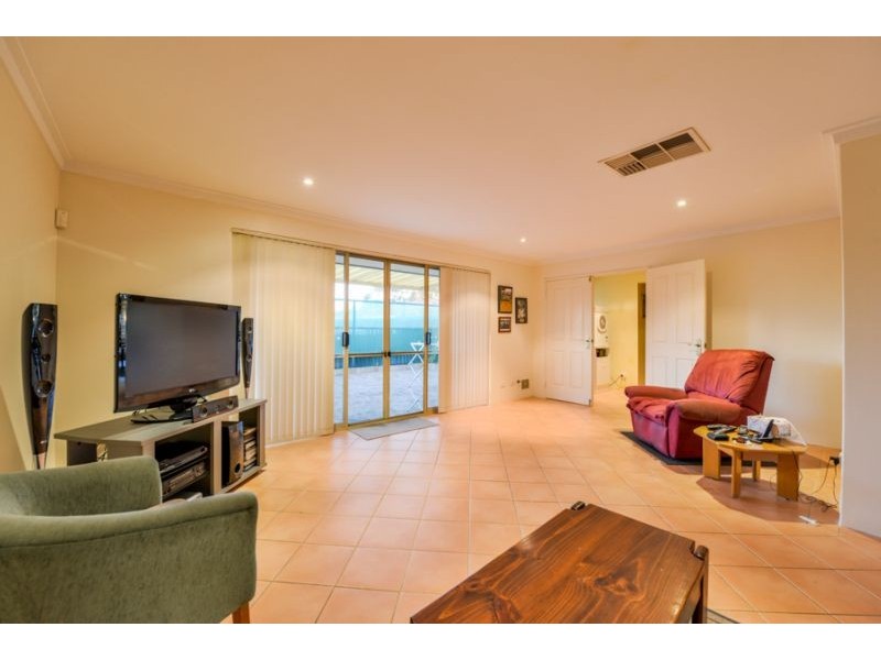 16 Kettering Way, Huntingdale WA 6110