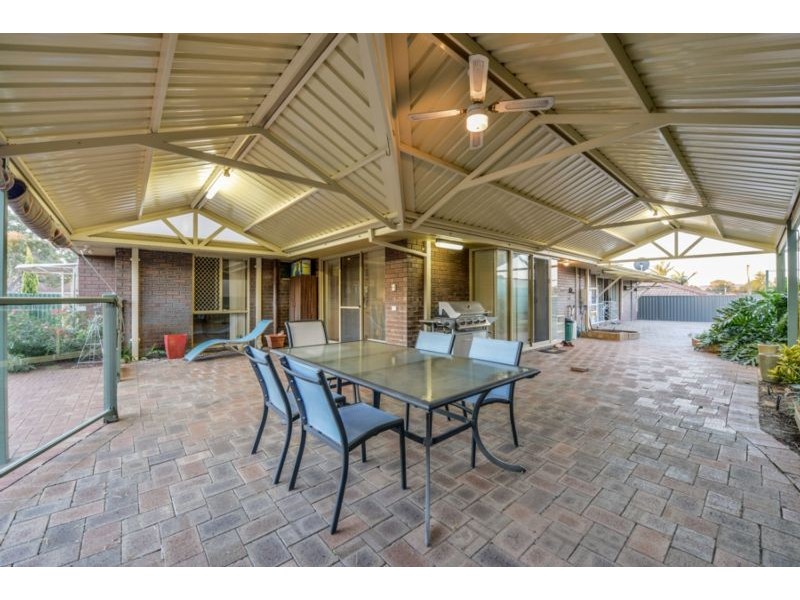 16 Kettering Way, Huntingdale WA 6110