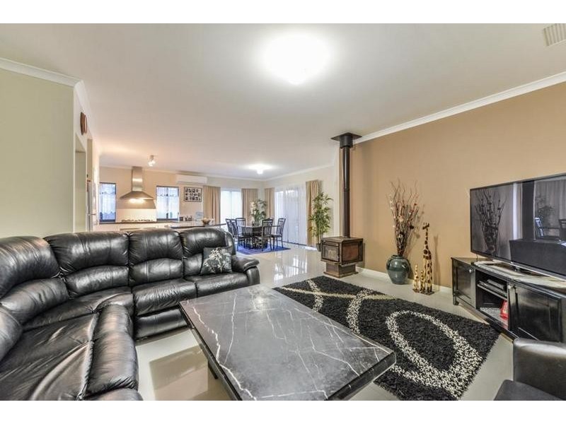 1 Cayenne Street, Wattle Grove WA 6107