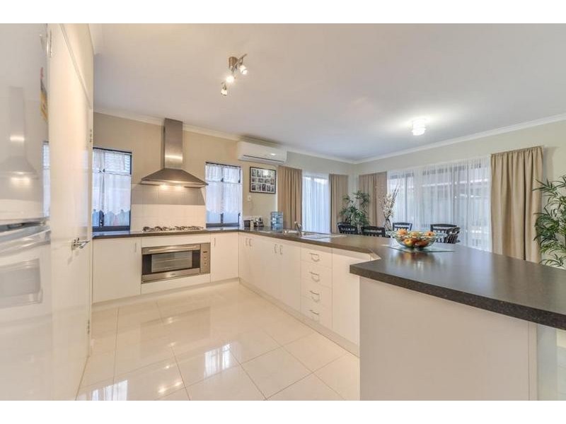 1 Cayenne Street, Wattle Grove WA 6107