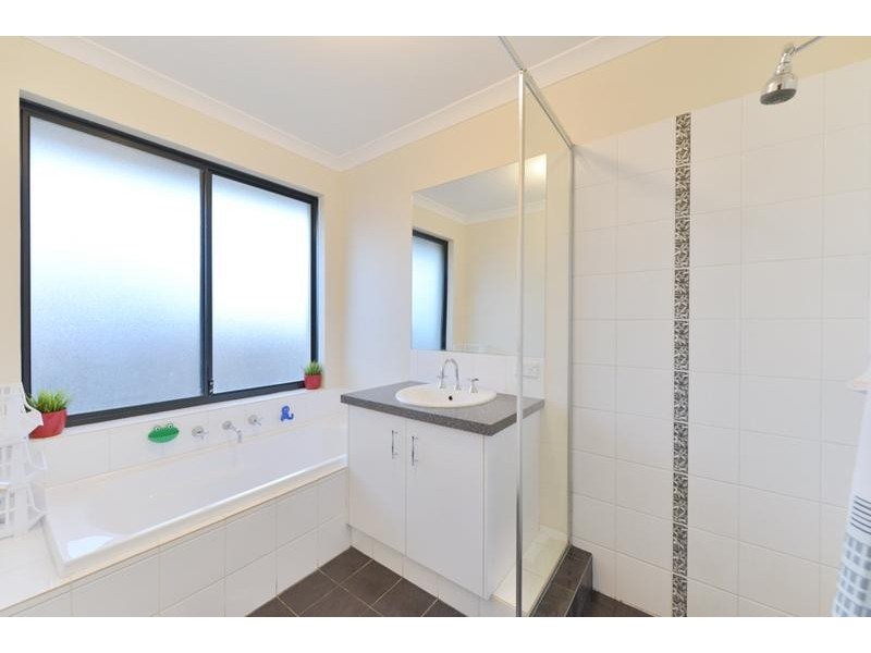 1 Cayenne Street, Wattle Grove WA 6107