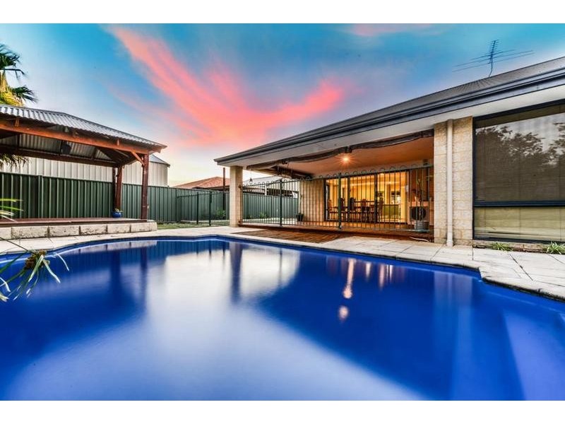 15 Regency Ramble, Wattle Grove WA 6107