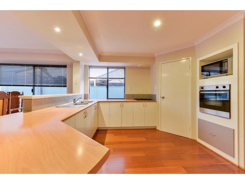 15 Regency Ramble, Wattle Grove WA 6107