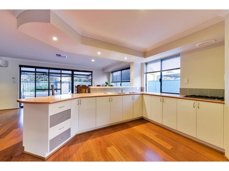 15 Regency Ramble, Wattle Grove WA 6107