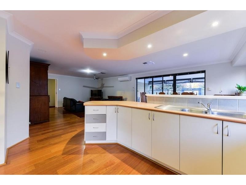 15 Regency Ramble, Wattle Grove WA 6107
