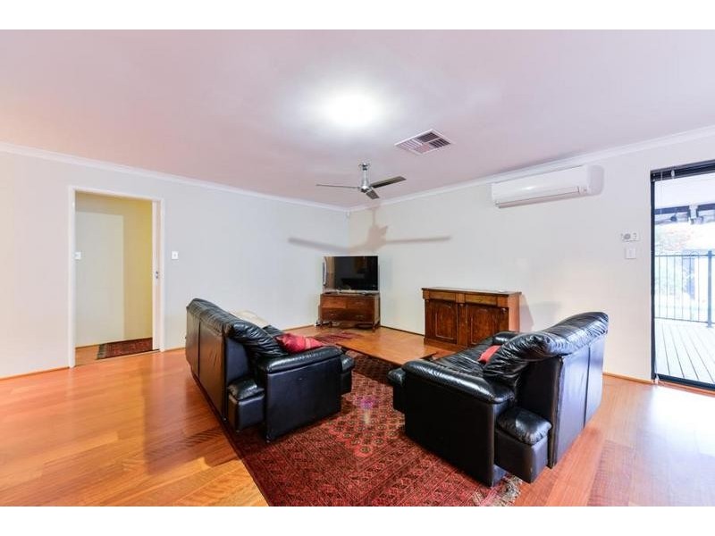 15 Regency Ramble, Wattle Grove WA 6107