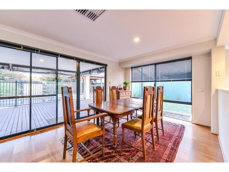 15 Regency Ramble, Wattle Grove WA 6107