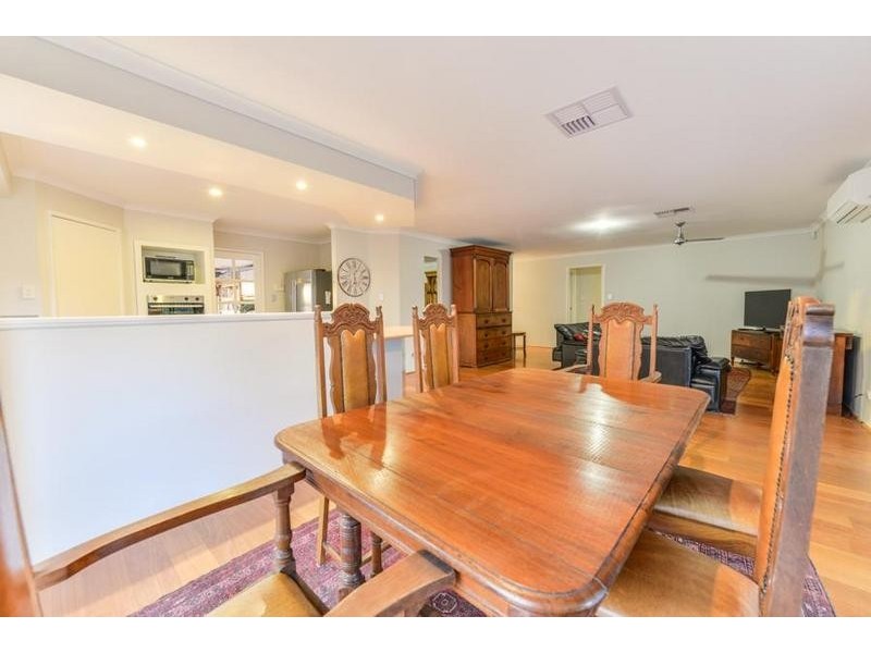 15 Regency Ramble, Wattle Grove WA 6107