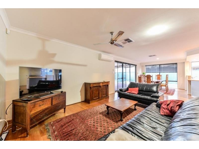 15 Regency Ramble, Wattle Grove WA 6107