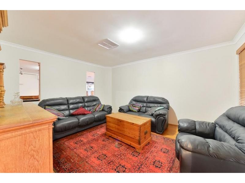 15 Regency Ramble, Wattle Grove WA 6107