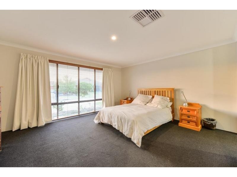 15 Regency Ramble, Wattle Grove WA 6107