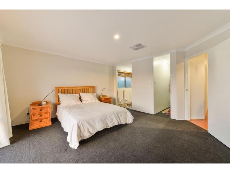 15 Regency Ramble, Wattle Grove WA 6107