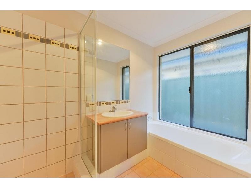 15 Regency Ramble, Wattle Grove WA 6107