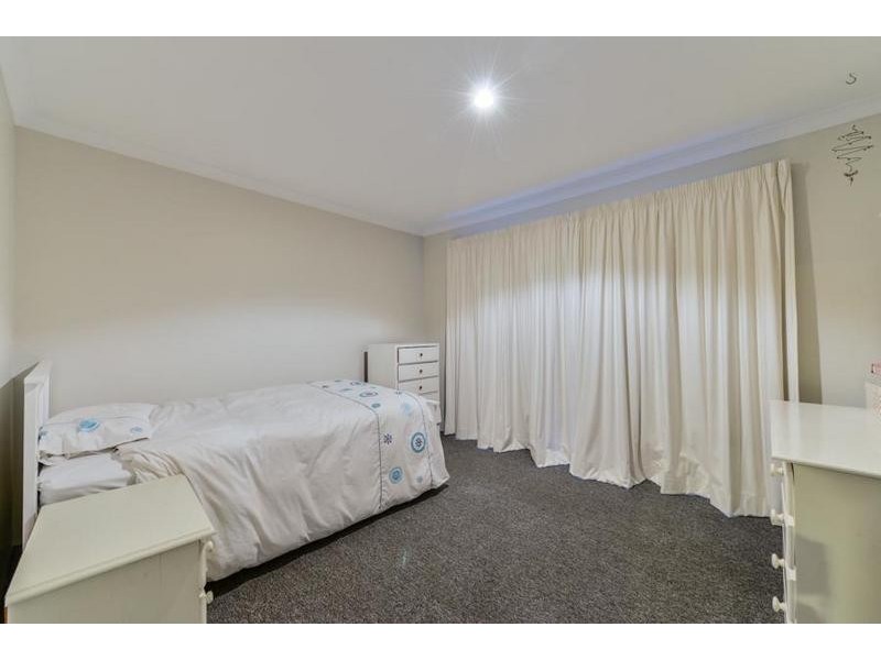 15 Regency Ramble, Wattle Grove WA 6107