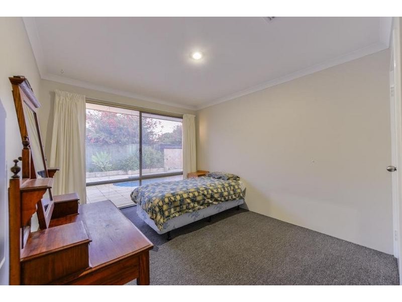 15 Regency Ramble, Wattle Grove WA 6107