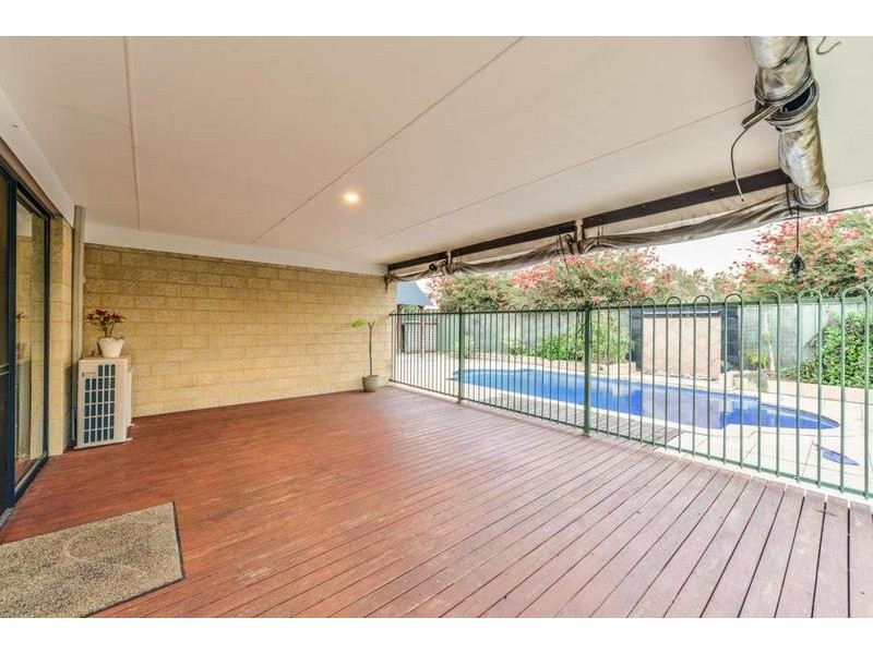 15 Regency Ramble, Wattle Grove WA 6107