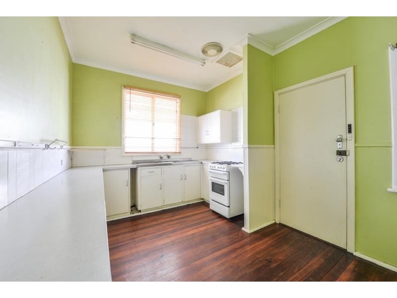 7 Barnsley Street, Queens Park WA 6107