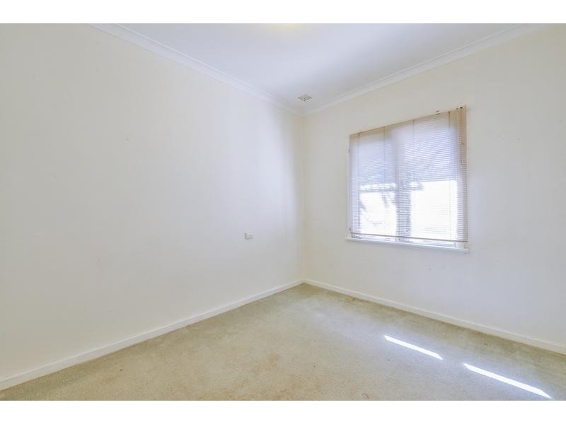 7 Barnsley Street, Queens Park WA 6107