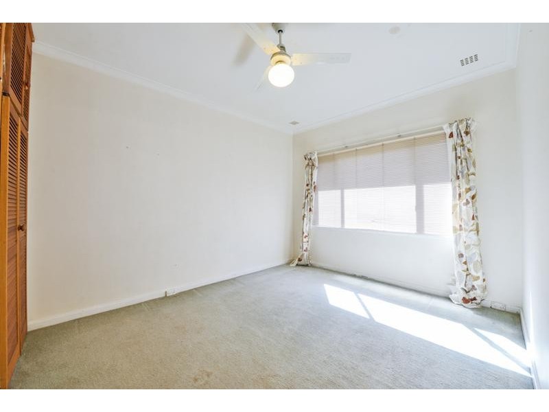 7 Barnsley Street, Queens Park WA 6107