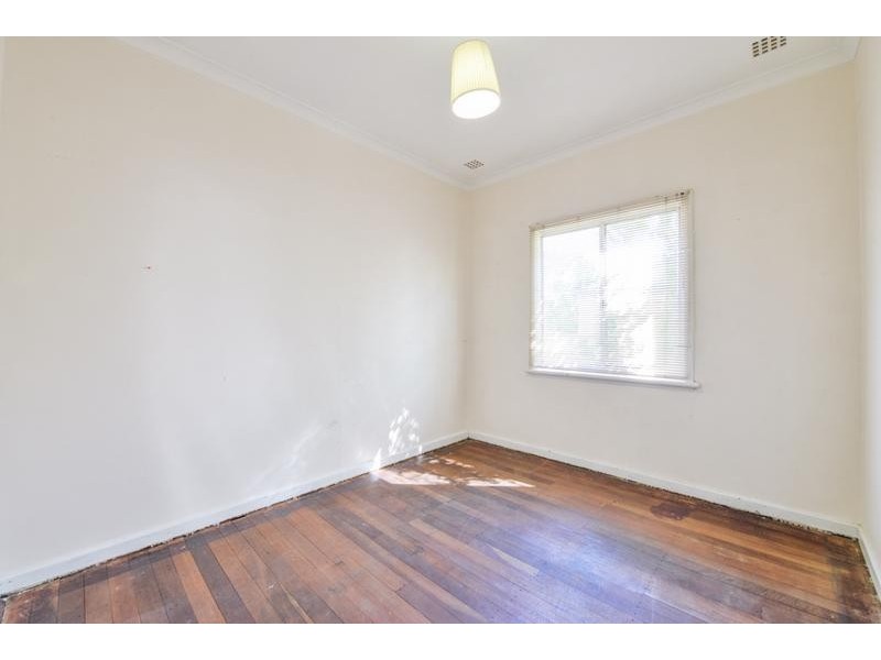 7 Barnsley Street, Queens Park WA 6107