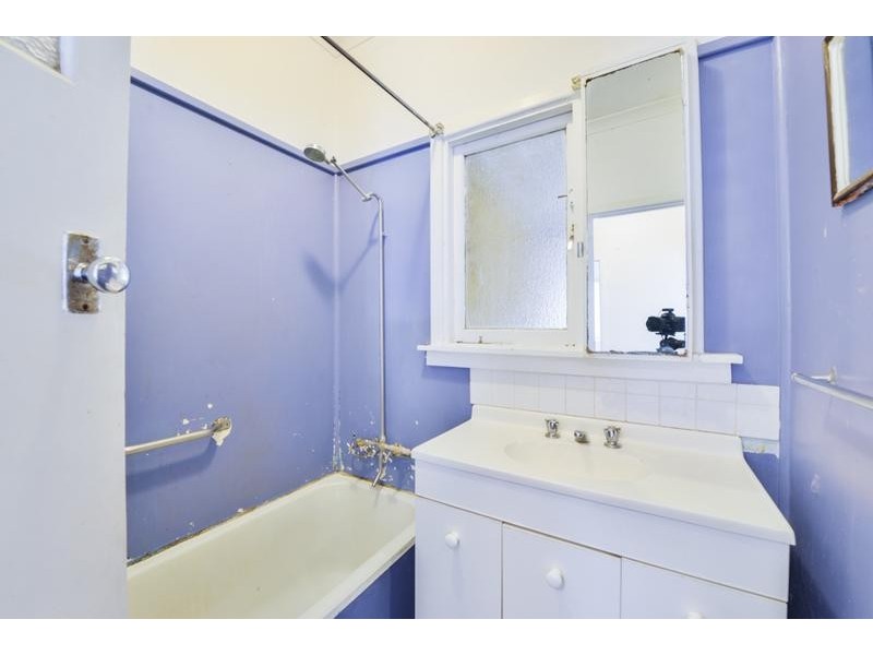 7 Barnsley Street, Queens Park WA 6107