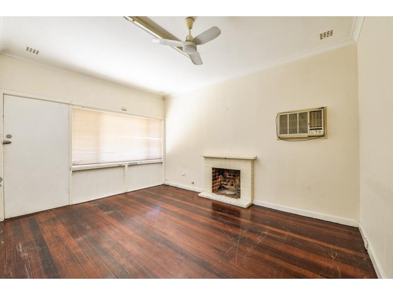 7 Barnsley Street, Queens Park WA 6107