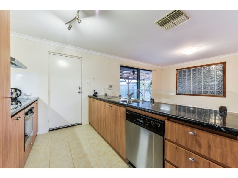 2 Loquat Way, Forrestfield WA 6058