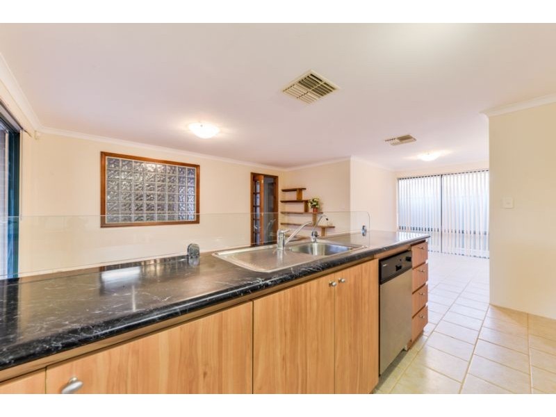 2 Loquat Way, Forrestfield WA 6058