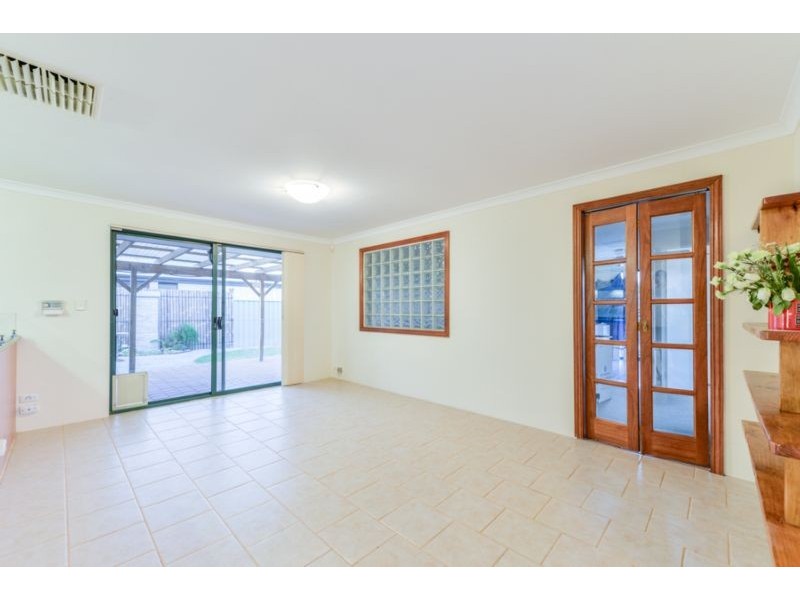2 Loquat Way, Forrestfield WA 6058