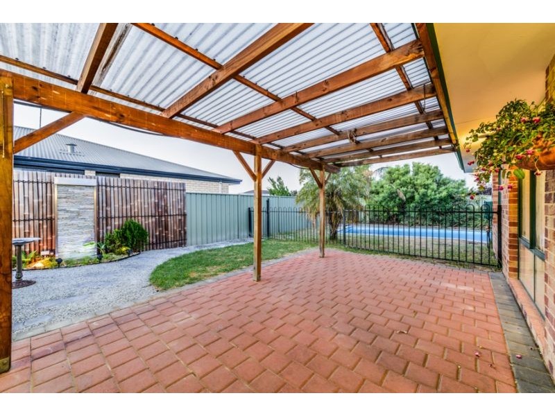 2 Loquat Way, Forrestfield WA 6058
