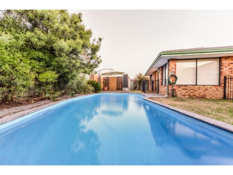 2 Loquat Way, Forrestfield WA 6058