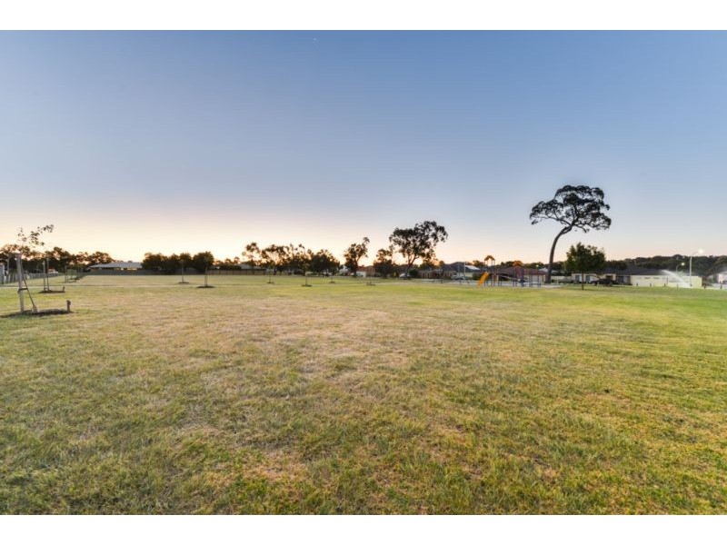 2 Loquat Way, Forrestfield WA 6058