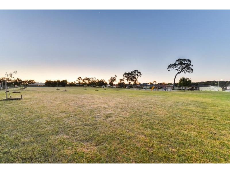 2 Loquat Way, Forrestfield WA 6058