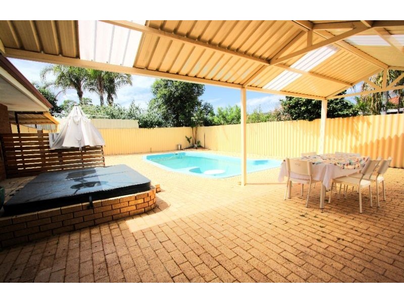 25 McNamara Drive, Thornlie WA 6108