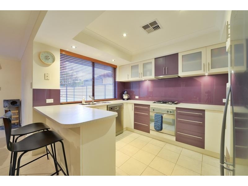 2/4 Lloyd Street, Cannington WA 6107